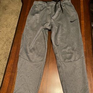 Nike Therma Men’s DRI-FIT Tapered Training Pants-L